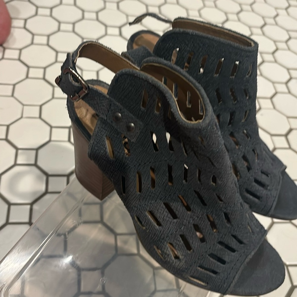 Diba brand sling back heel 
Blue. US size 8.5